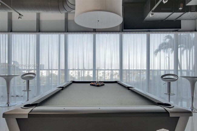 Building Photo - 601 NE 36th St