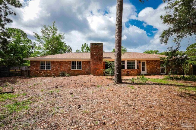 Building Photo - 81 Country Club Rd