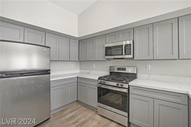 Building Photo - 4811 Black Bear Rd