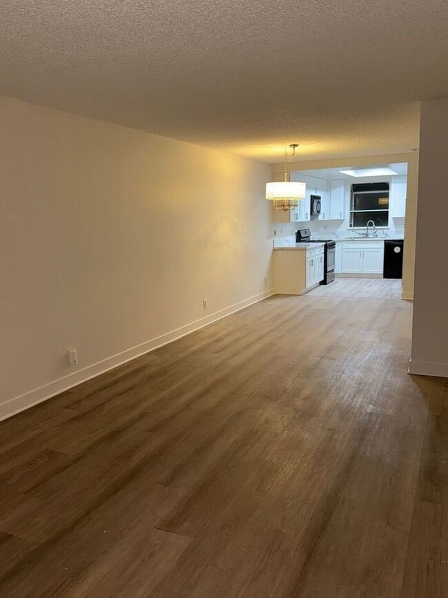 Building Photo - Beautiful 2 bd 2 ba Condo Santa Clarita