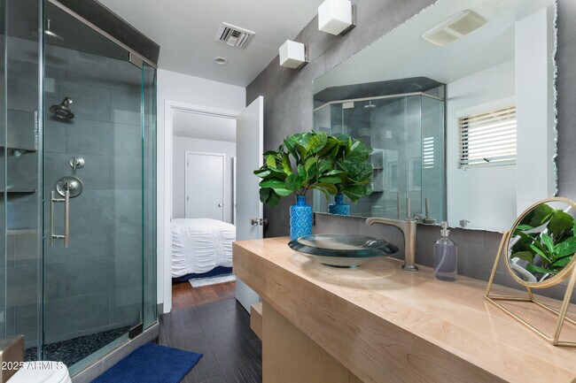 Building Photo - 6924 E Mariposa Dr