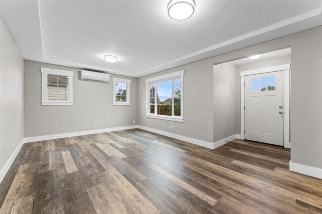 Building Photo - South D Street