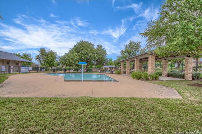 Building Photo - ****Go Big, Then Come Home to Comfort and Style!****