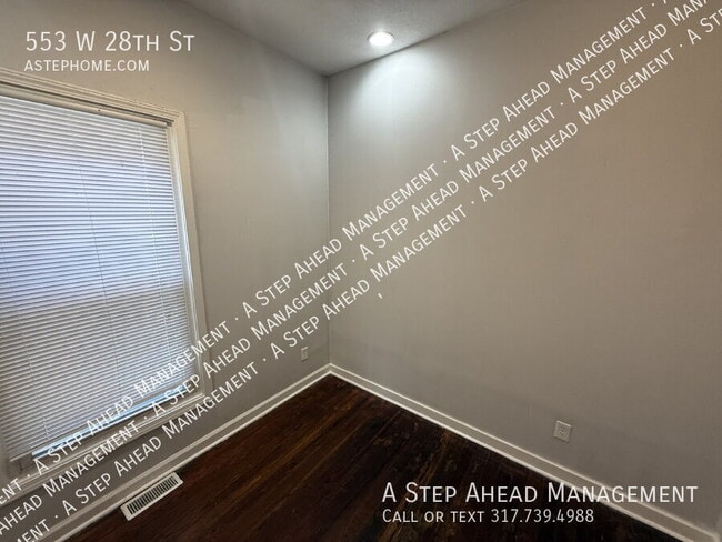Building Photo - 553 W 28th St