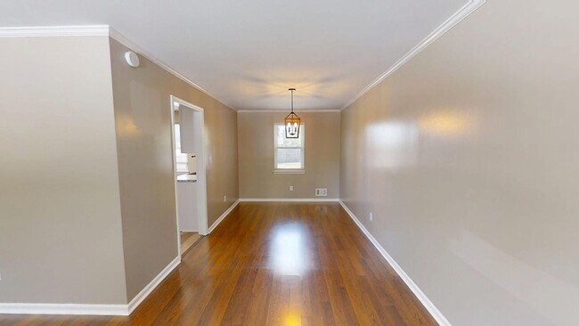 Building Photo - 321 Oak Lake Dr