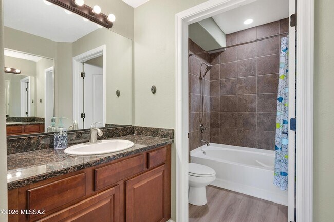 Building Photo - 2550 E River Rd