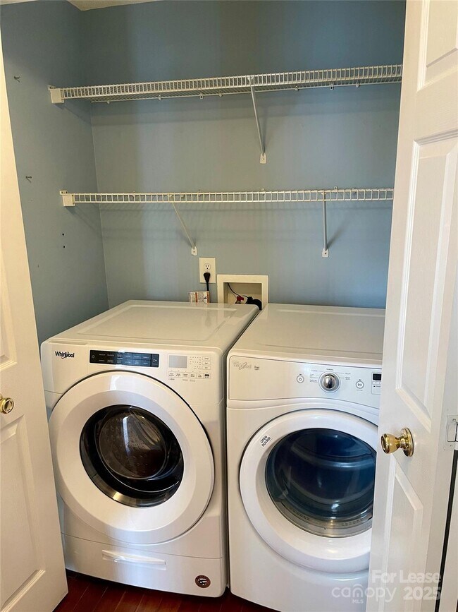 Building Photo - 3823 Thomas Ridge Dr