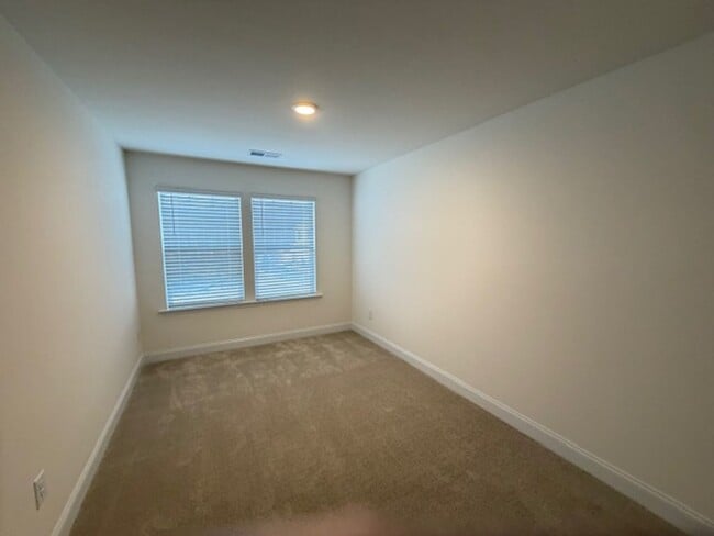 Building Photo - Mebane / Townhouse