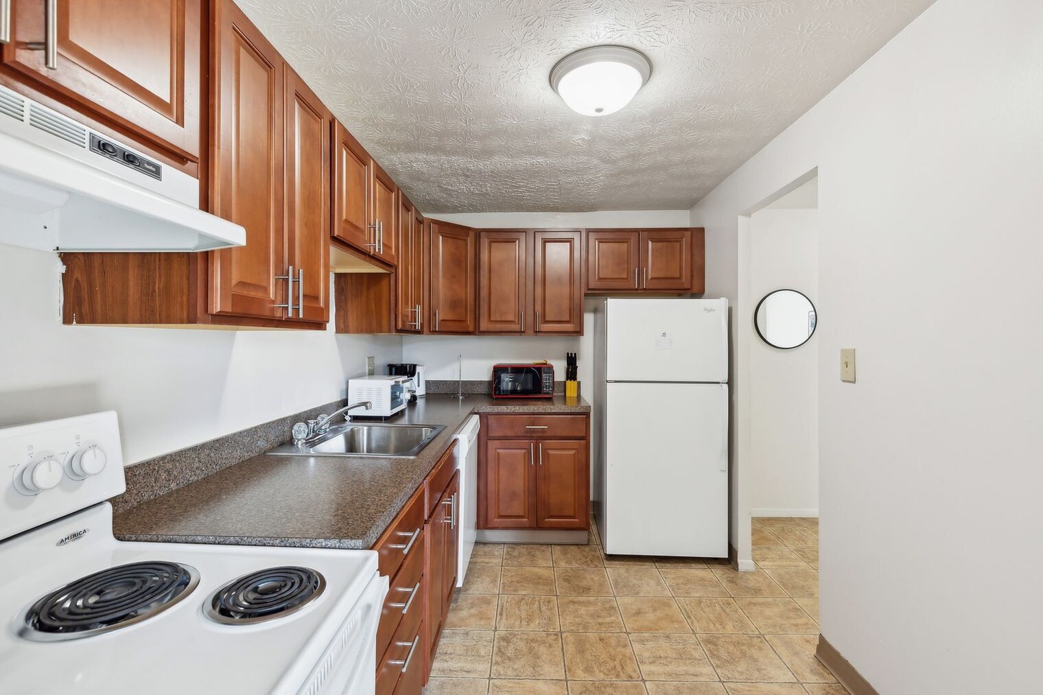 Building Photo - 5556 Broadview Rd