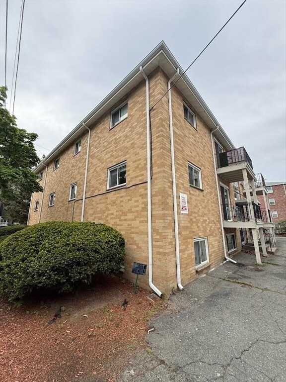Building Photo - 87 Cedar St