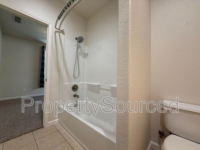 Building Photo - 1720 Dalia Ln