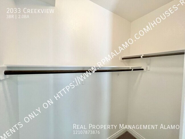 Building Photo - 2033 Creekview-