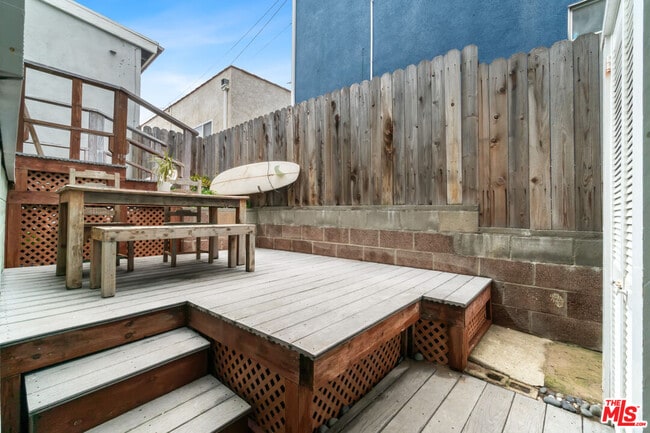 Building Photo - 115 44th St