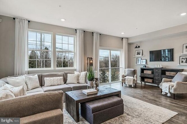 Building Photo - 1107 Meadowlark Dr