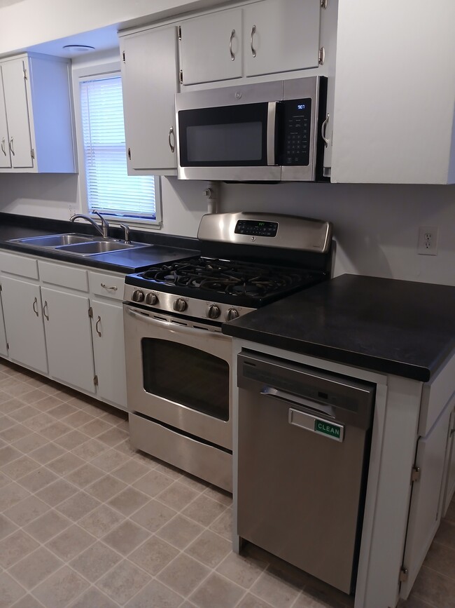 Appliances - 816 NE 27th Ave