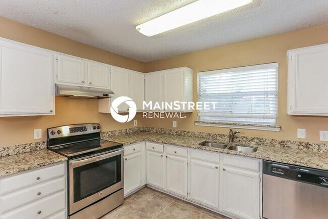Building Photo - 4 Bedroom Pet-Friendly Home in Arlington, TX with Main Street Renewal