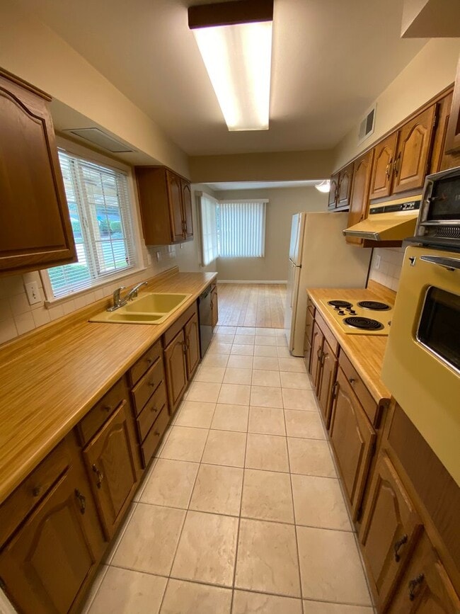 Building Photo - 3 Bed 2 Bath, Single Family Home In Walnun...