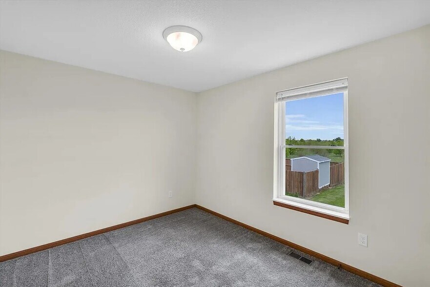 Building Photo - 1509 Stonebluff Ct