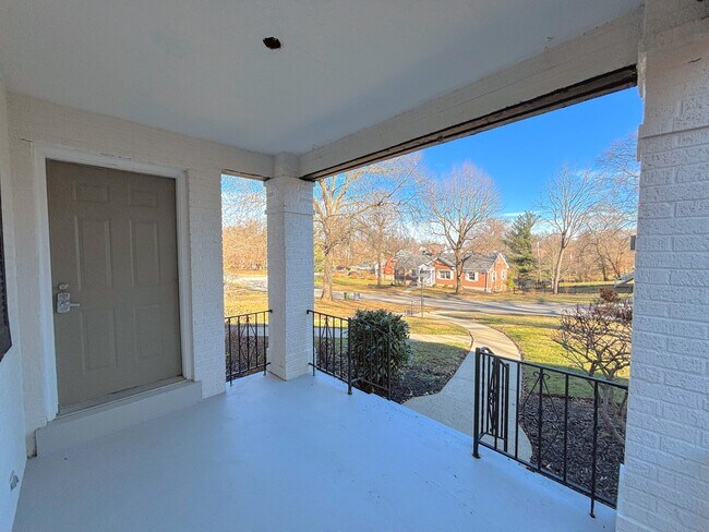 Building Photo - 27 Sunnymede Dr