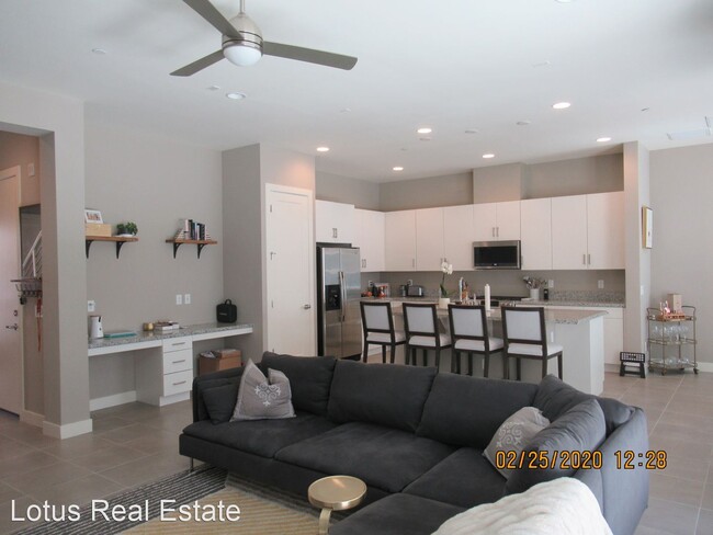 Building Photo - 3 br, 2.5 bath House - 6815 E Orion Dr
