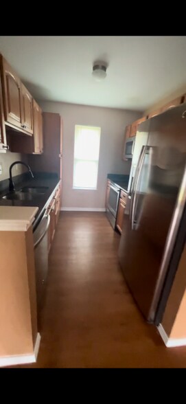 Building Photo - 2101 Carousel Dr