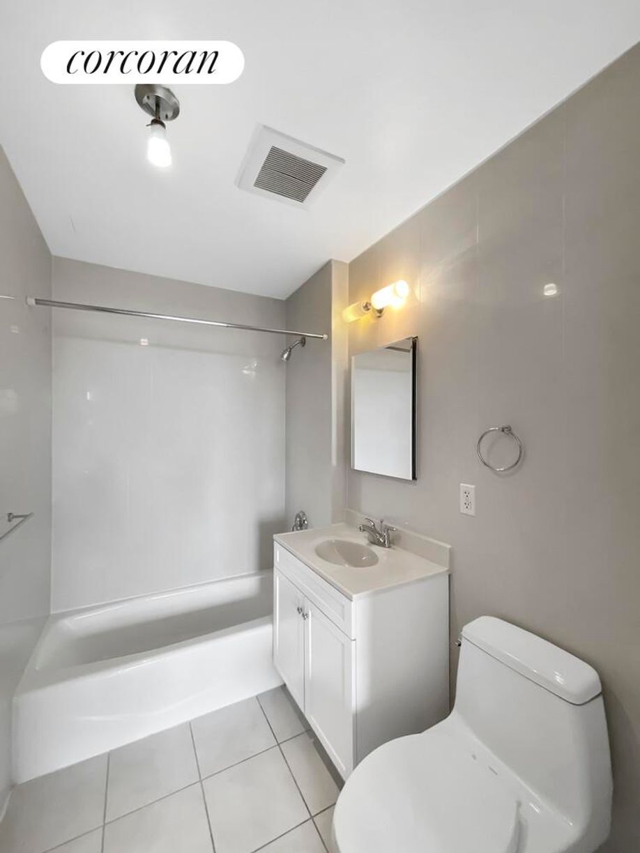 Building Photo - 1405 5th Ave