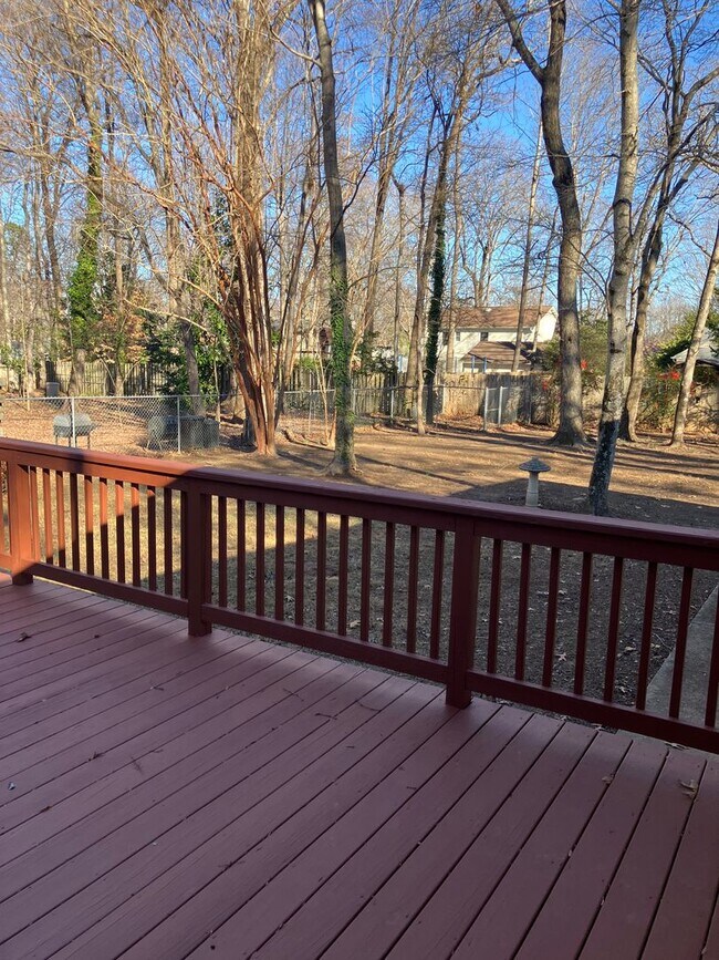 Building Photo - JEFFERSON WOODS 3 bedroom