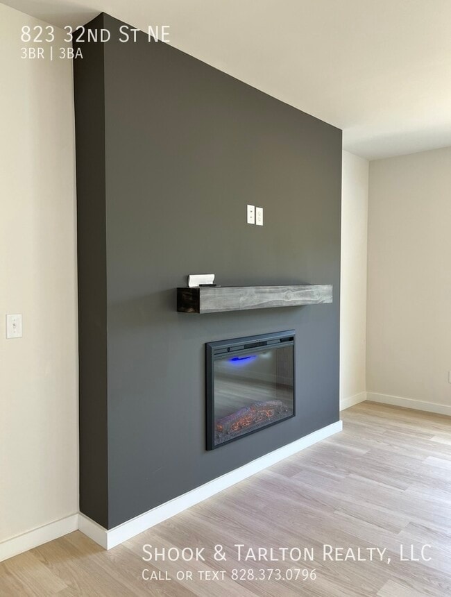 Building Photo - 823 32nd St NE