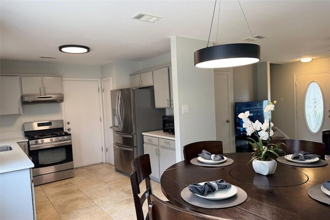 Building Photo - 6300 Crumley Ln