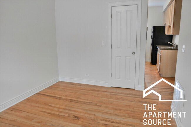 Building Photo - 1210 W Waveland Ave