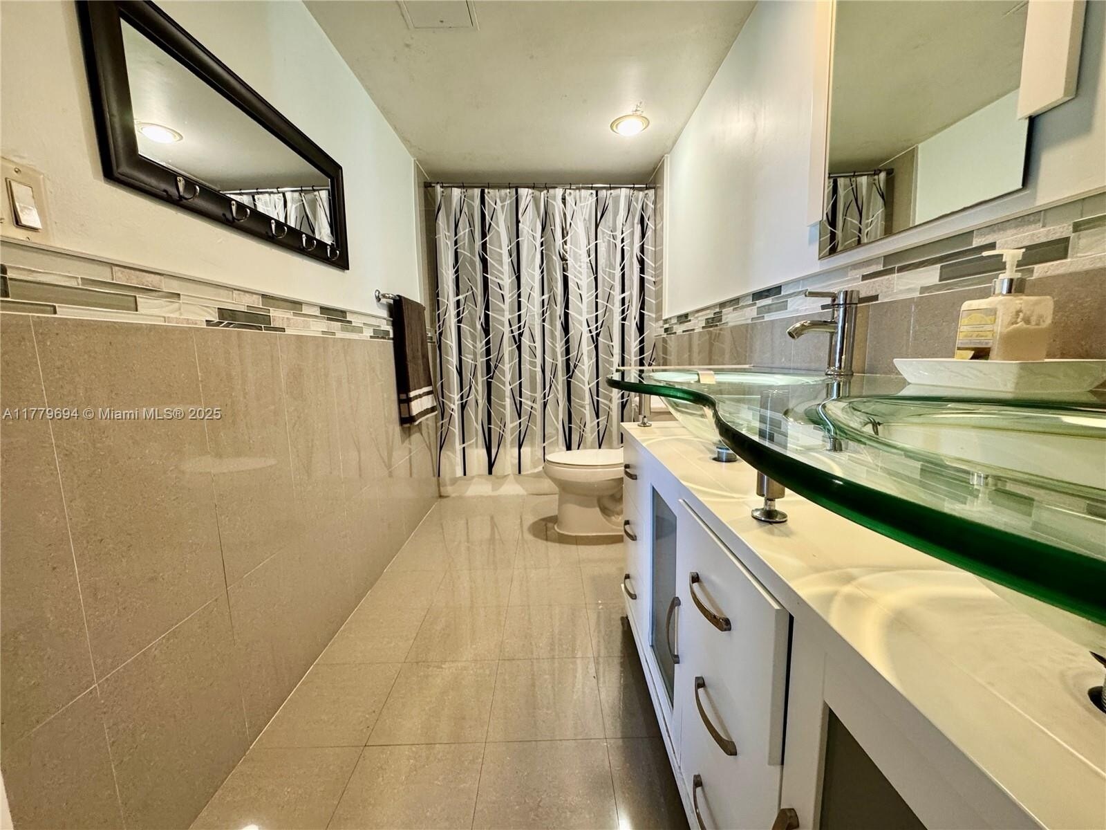 Building Photo - 3000 S Ocean Dr