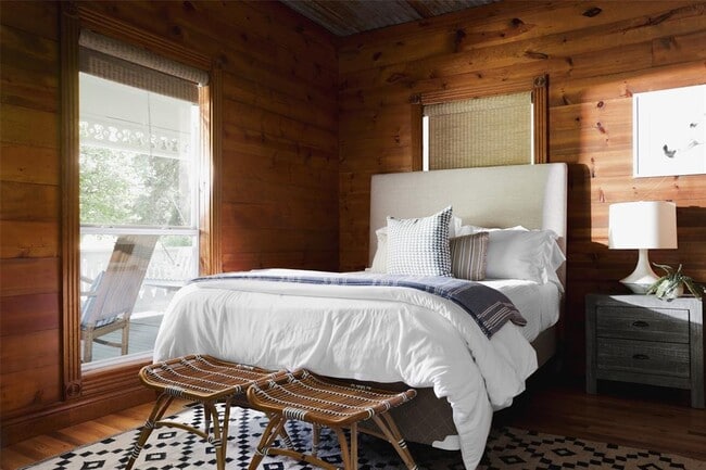 Building Photo - 11505 SW Oaks