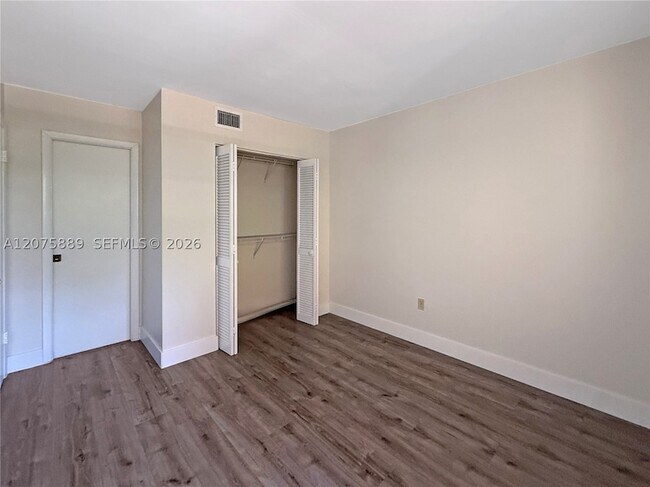 Building Photo - 995 SW 84th Ave