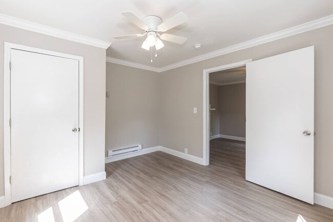 Building Photo - Two Bedroom Home!
