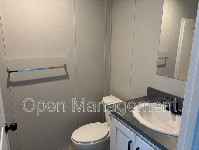 Building Photo - 16 English Village Park