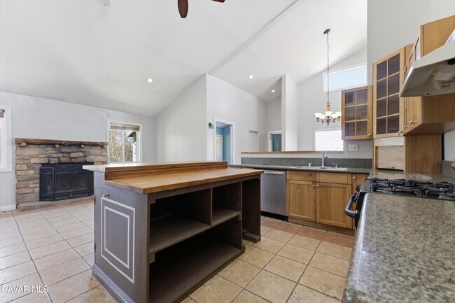 Building Photo - 13237 E Ave W 8