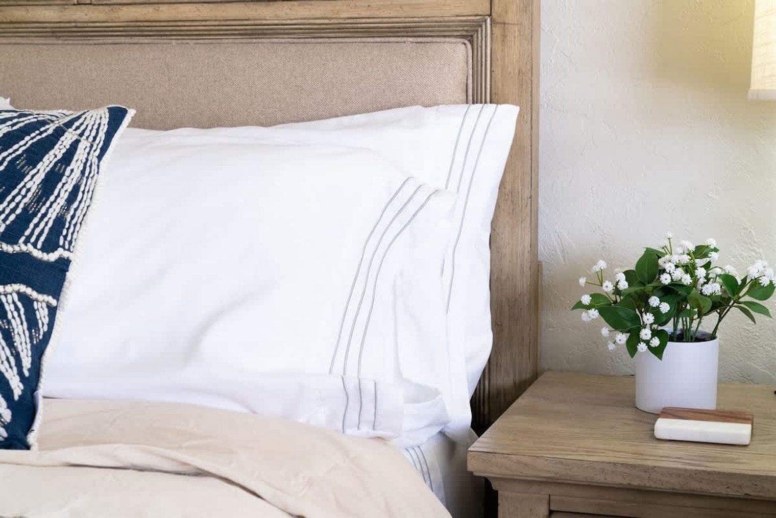 Building Photo - 1845 W Canyon View Dr