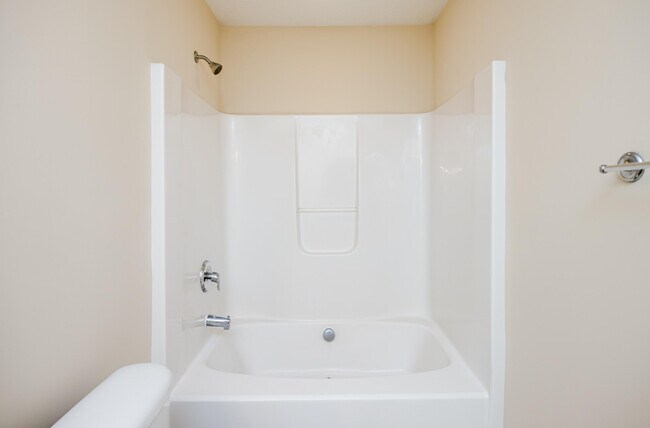 Building Photo - 131 Grove Landing Ct