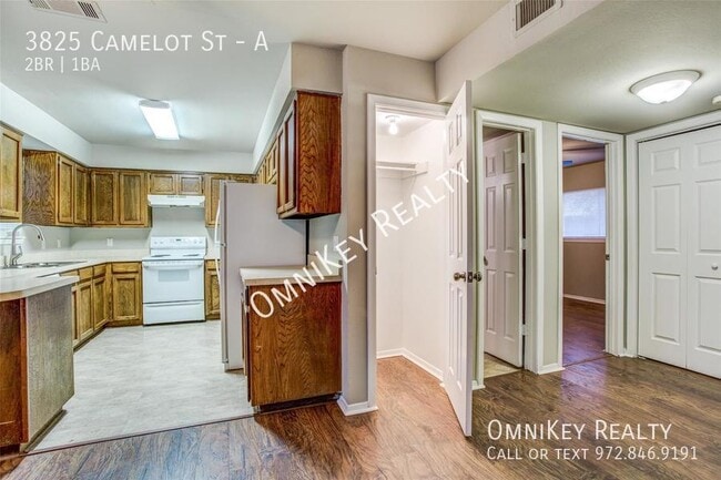 Building Photo - 3825 Camelot St