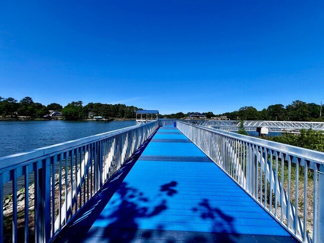 Building Photo - Stunning Renovated Ranch off Indian River