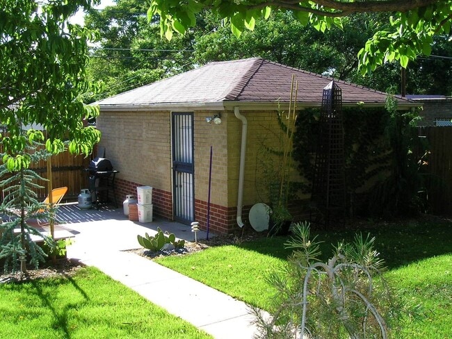 Building Photo - 3145 Columbine St