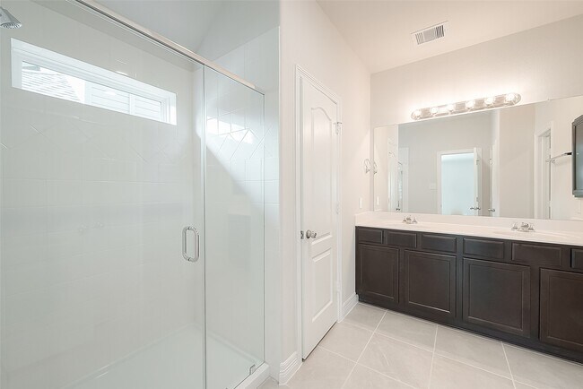 Building Photo - 40712 Guillemont Ln