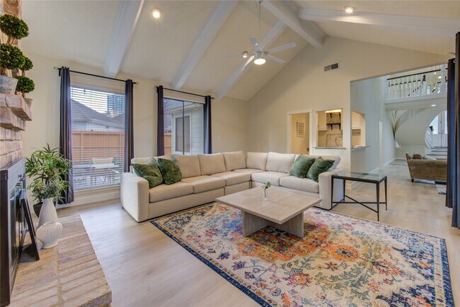 Building Photo - 714 Last Arrow Dr