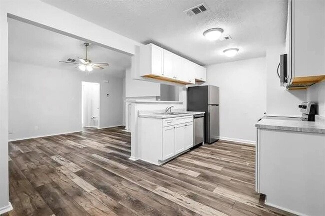 Building Photo - 13306 Waverly Ct