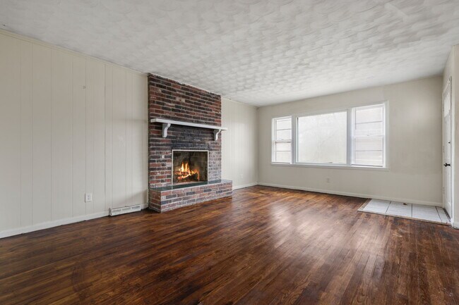 Building Photo - 3337 Houston St