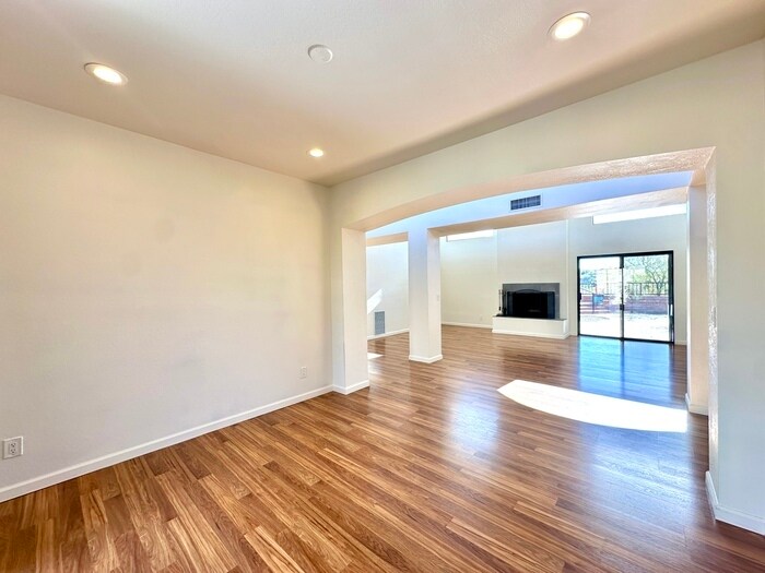 Building Photo - 4100 E Pontatoc Canyon Dr
