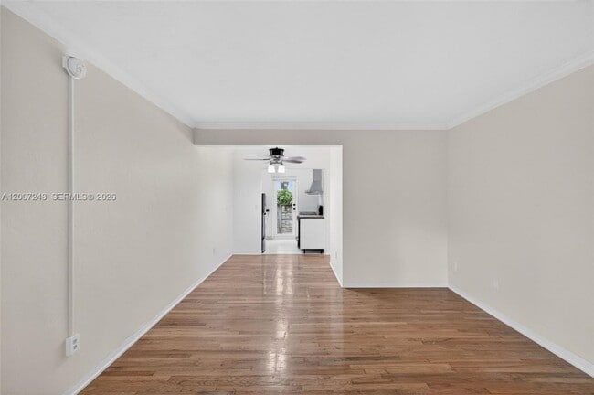 Building Photo - 428 Collins Ave