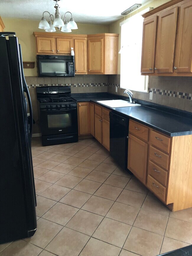 Building Photo - 2134 Martin Ave SE