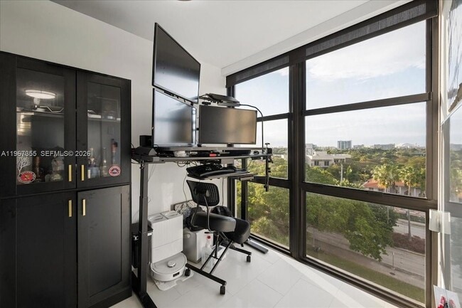 Building Photo - 1915 Brickell Ave