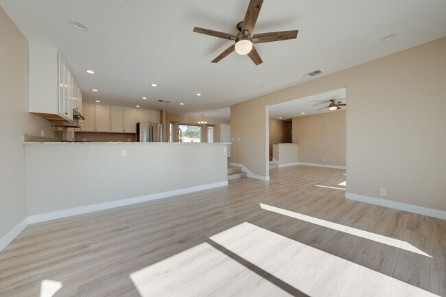 Building Photo - Spacious 3 Bed, 2 Bath Home with Acreage, ...